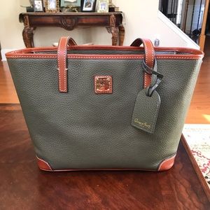 Dooney and Bourke Tote 😀